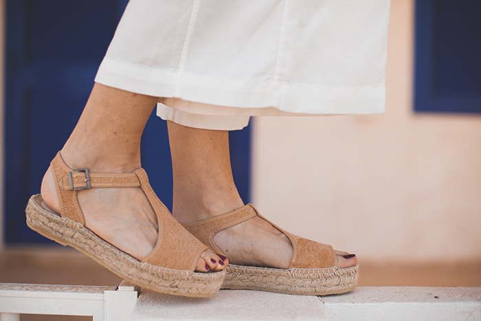 Como cuidar las sandalias con cuña o suela de yute