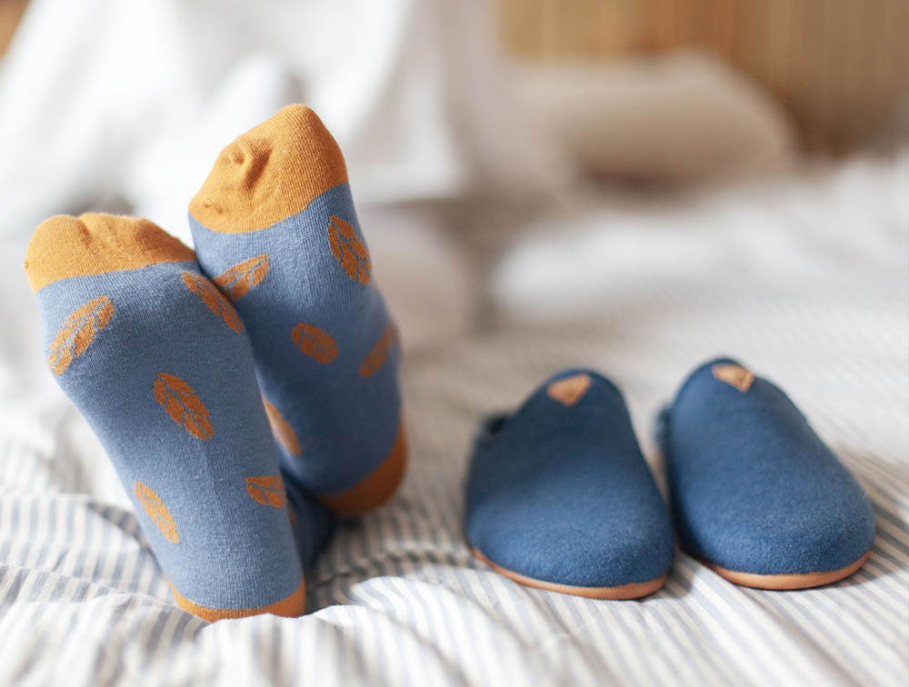 Zapatillas de casa hechas de material reciclado y calcetines 100% algodón orgánico
