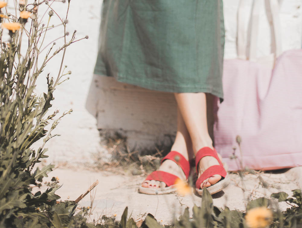 Sandalias planas veganas y sostenibles
