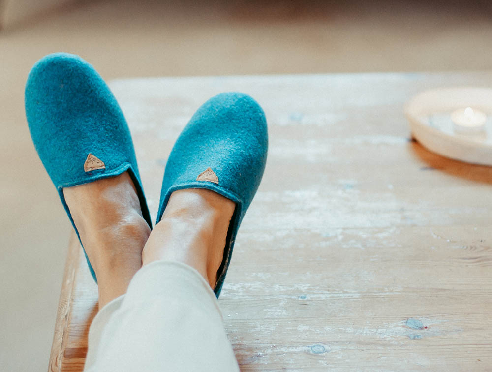 Zapatillas de casa veganas hechas en Alicante de materiales reciclados